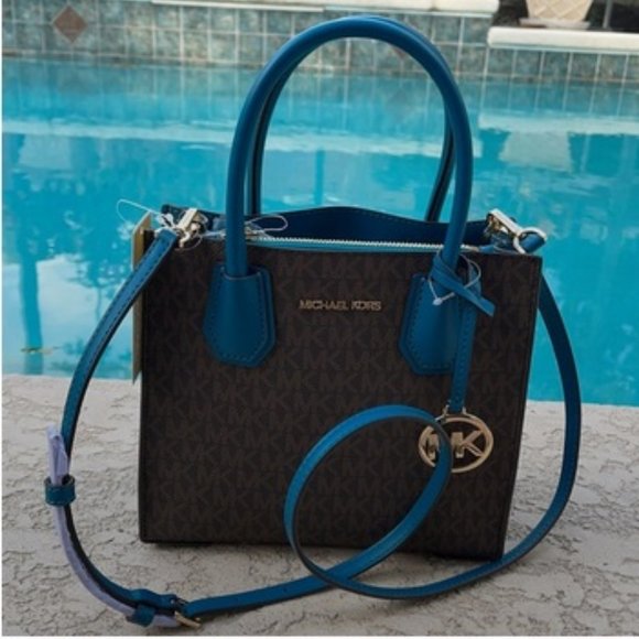 Michael Kors Mercer Medium Messenger Bag - Picture 7 of 16